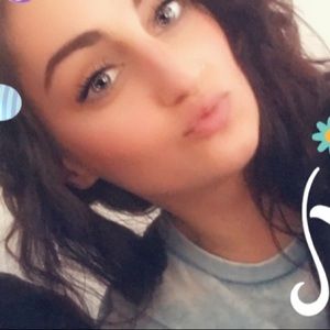 Meet your Posher, Caitlin